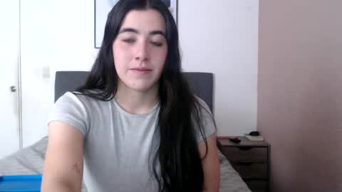 Snapshot of zoe_mill33r chatting on 12-12-24, 08:43 Zoe online show from 12-12-24, 08:43