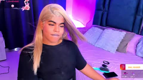 zoe_rosee4 online show from 06-17-26, 11:16