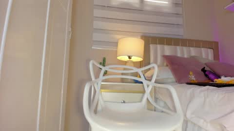 Snapshot of zoe_sky_ chatting on 01-14-25, 02:43 Hi guys i am Zoe online show from 01-14-25, 02:43