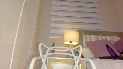 Snapshot of zoe_sky_ chatting on 01-17-25, 05:41 Hi guys i am Zoe online show from 01-17-25, 05:41