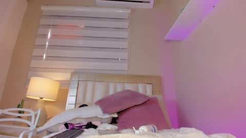 Snapshot of zoe_sky_ chatting on 02-07-25, 05:40 Hi guys i am Zoe online show from 02-07-25, 05:40