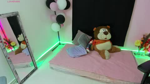 zoe_sullivan_ online show from 12-06-24, 09:21