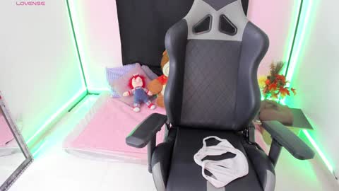 zoe_sullivan_ online show from 12-24-24, 09:50