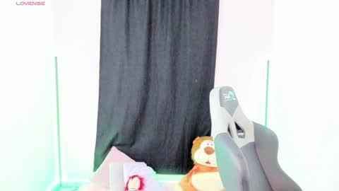 zoe_sullivan_ online show from 12-31-24, 09:21