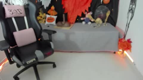 zoe_sullivan_ online show from 10-04-25, 10:02