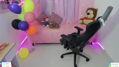 zoe_sullivan_ online show from 11-12-25, 09:42