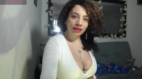 zoe tai online show from 10-19-25, 01:34