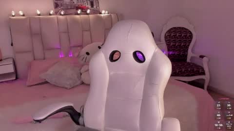 Snapshot of zoe_turnner_18 chatting on 05-19-26, 11:38 Zoe online show from 05-19-26, 11:38