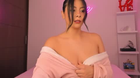 zoecams online show from 05-22-26, 06:35