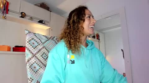 ZOE  online show from 01-02-25, 07:51