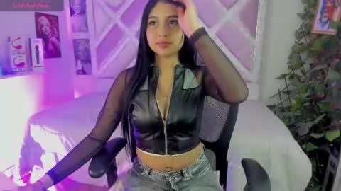 zoee_669 online show from 07-17-26, 03:57