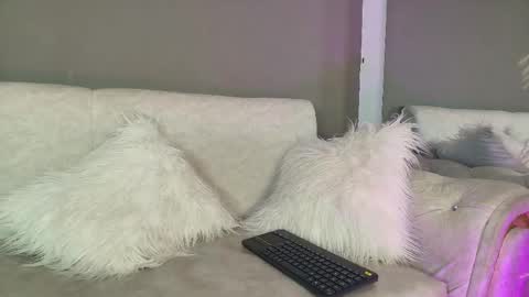 Snapshot of zoee_8 chatting on 04-29-26, 05:30 ZOE online show from 04-29-26, 05:30