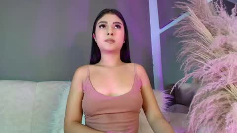 Snapshot of zoee_8 chatting on 05-21-26, 01:29 ZOE online show from 05-21-26, 01:29