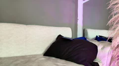 Snapshot of zoee_8 chatting on 05-30-26, 06:05 ZOE online show from 05-30-26, 06:05