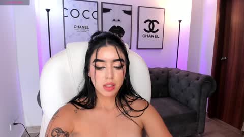 Snapshot of zoee_jackson chatting on 01-02-25, 09:39  zoee jackson online show from 01-02-25, 09:39