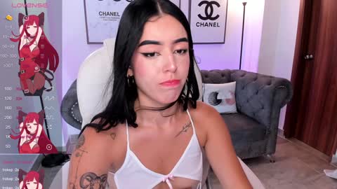 Snapshot of zoee_jackson chatting on 01-25-25, 06:57  zoee jackson online show from 01-25-25, 06:57