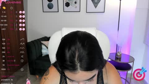 Snapshot of zoee_jackson chatting on 02-05-25, 10:44  zoee jackson online show from 02-05-25, 10:44