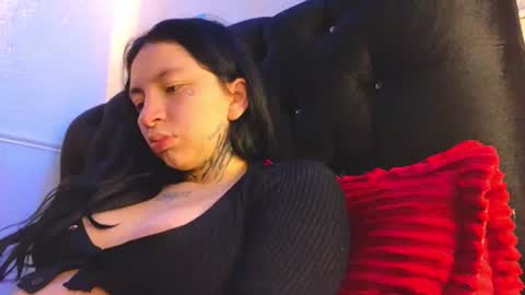 Snapshot of zoee_jhonnyy chatting on 06-23-26, 06:11 zoee jhonnyy online show from 06-23-26, 06:11