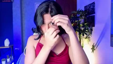 Snapshot of zoee_kiss_ chatting on 06-24-26, 05:06 ZOE online show from 06-24-26, 05:06
