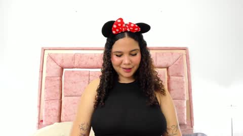 zoee online show from 01-11-25, 03:23