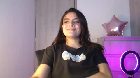 Snapshot of zoee_t chatting on 01-17-26, 11:19 Zoee online show from 01-17-26, 11:19