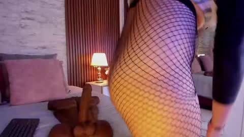 zoehiltonx online show from 06-05-26, 01:39