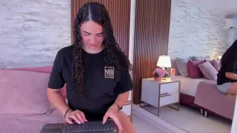 zoehiltonx online show from 07-17-26, 02:24