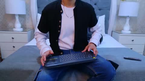 Zoe Krug online show from 10-25-25, 11:51