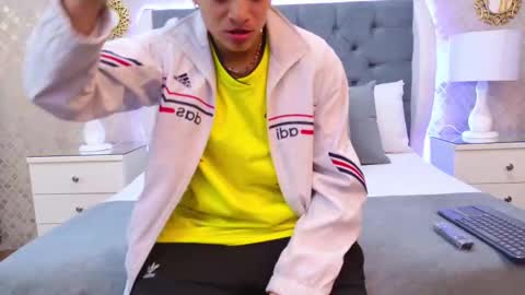 Zoe Krug online show from 11-18-25, 11:36