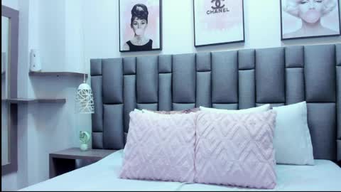 Zoe Krug online show from 04-06-26, 12:06