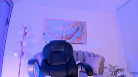 Zoe Presley  online show from 11-07-25, 12:32