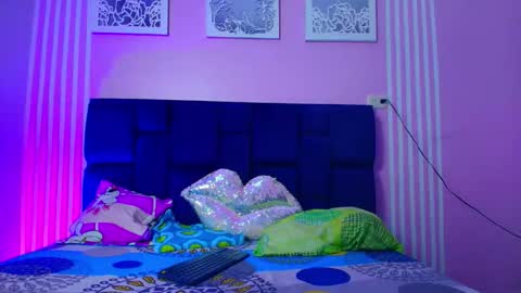 zoerouse_hot online show from 12-02-25, 03:45