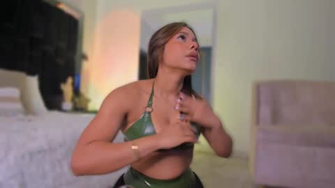 zoevidal_ online show from 09-12-25, 12:05