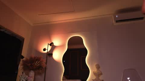 zoevidal_ online show from 04-16-26, 12:06