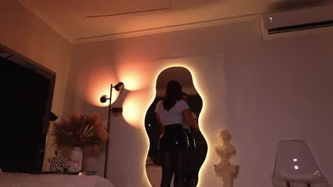 zoevidal_ online show from 04-20-26, 11:57