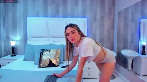 Snapshot of zoewilliis chatting on 10-08-25, 01:09 ZoeWilliis online show from 10-08-25, 01:09