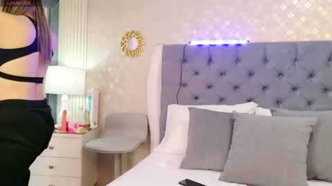 Snapshot of zoewilliis chatting on 04-26-26, 11:30 ZoeWilliis online show from 04-26-26, 11:30