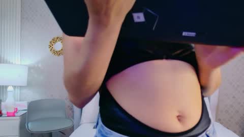 Snapshot of zoewilliis chatting on 05-27-26, 12:13 ZoeWilliis online show from 05-27-26, 12:13