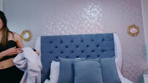 Snapshot of zoewilliis chatting on 06-01-26, 12:18 ZoeWilliis online show from 06-01-26, 12:18