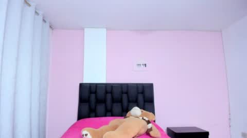 Snapshot of zoey_babyqueen19 chatting on 07-26-26, 11:00 Zoey online show from 07-26-26, 11:00