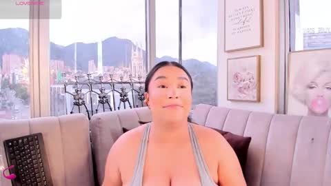 zoey thommpson online show from 10-14-25, 07:47