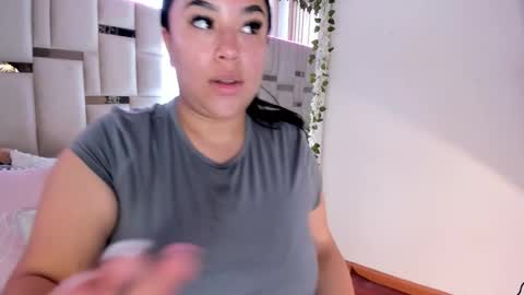 zoey thommpson online show from 10-26-25, 02:56