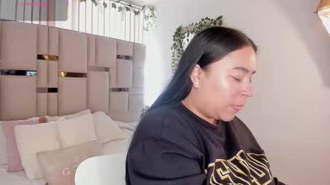 zoey thommpson online show from 01-11-26, 01:27