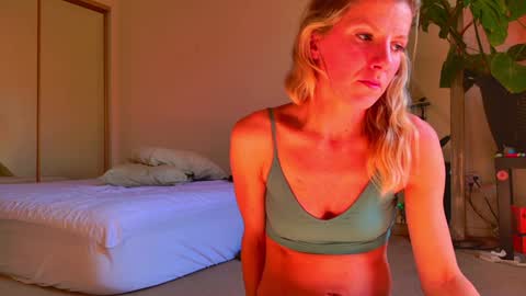 Snapshot of zoeydanner chatting on 01-13-25, 10:03 Zoeydanner online show from 01-13-25, 10:03