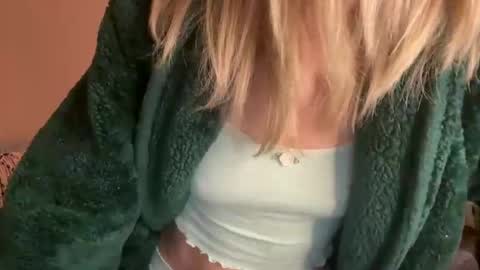 Snapshot of zoeydanner chatting on 02-06-26, 06:18 Zoeydanner online show from 02-06-26, 06:18