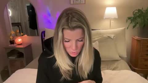 Snapshot of zoeydanner chatting on 03-06-26, 04:53 Zoeydanner online show from 03-06-26, 04:53