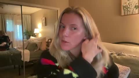 Snapshot of zoeydanner chatting on 05-21-26, 03:02 Zoeydanner online show from 05-21-26, 03:02