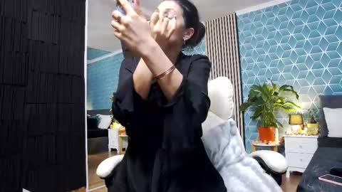 Zoey online show from 11-27-25, 07:05