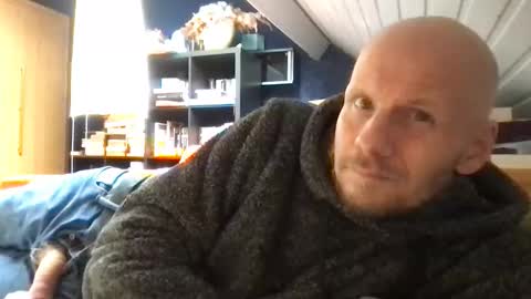 Snapshot of zolexthomas chatting on 10-10-25, 01:32 zolexthomas online show from 10-10-25, 01:32