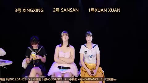 Snapshot of zongyigirls chatting on 11-05-25, 08:03 zongyigirls online show from 11-05-25, 08:03